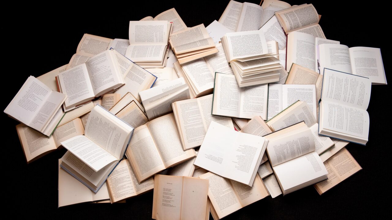Lots of books lying in a pile